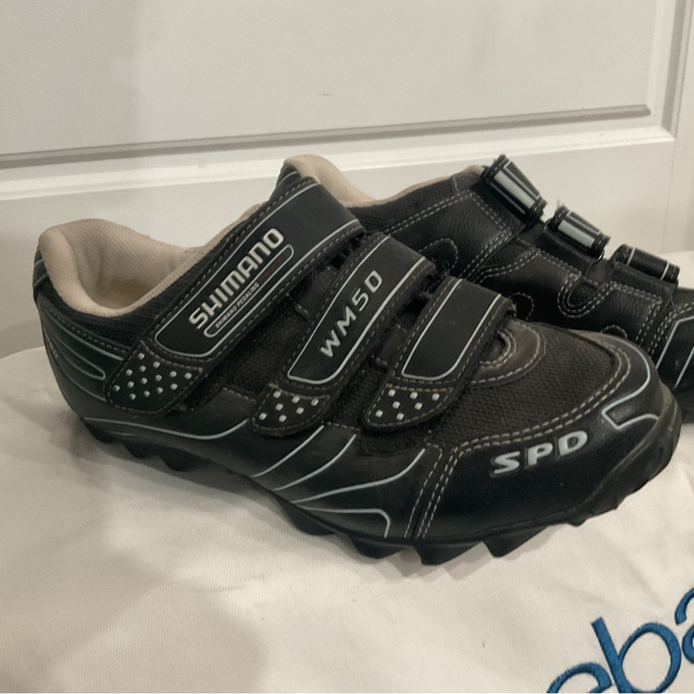 Clipless bicycle women’s shoe